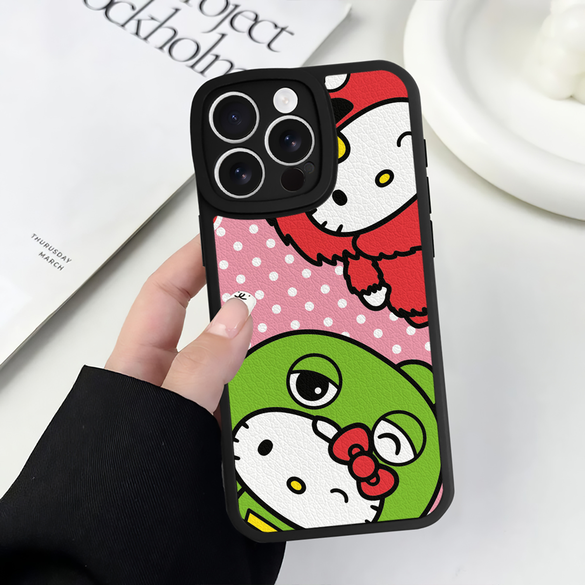 （画像用） Hello Kitty ハローキティ 【iPhone 16シリーズ対応】シリコンスマホケース（レザー調） 材質：シリコン